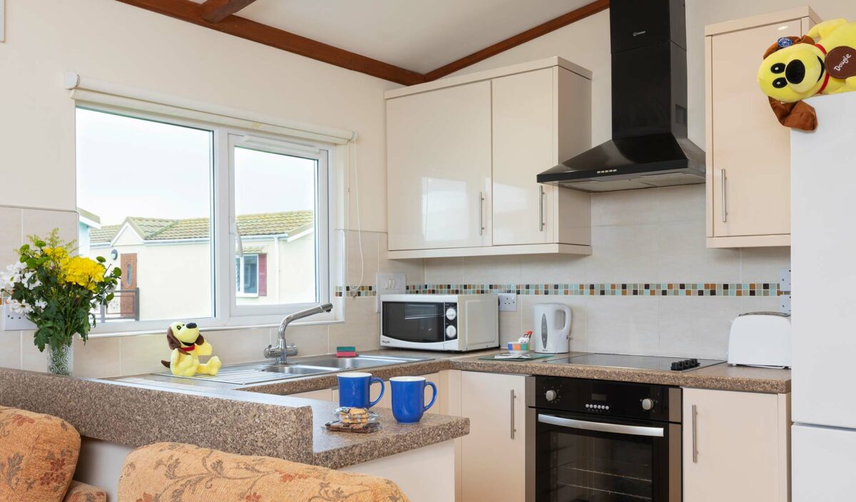 Clean and bright kitchen in the Casafina lodge in Welcome Family Holiday Park