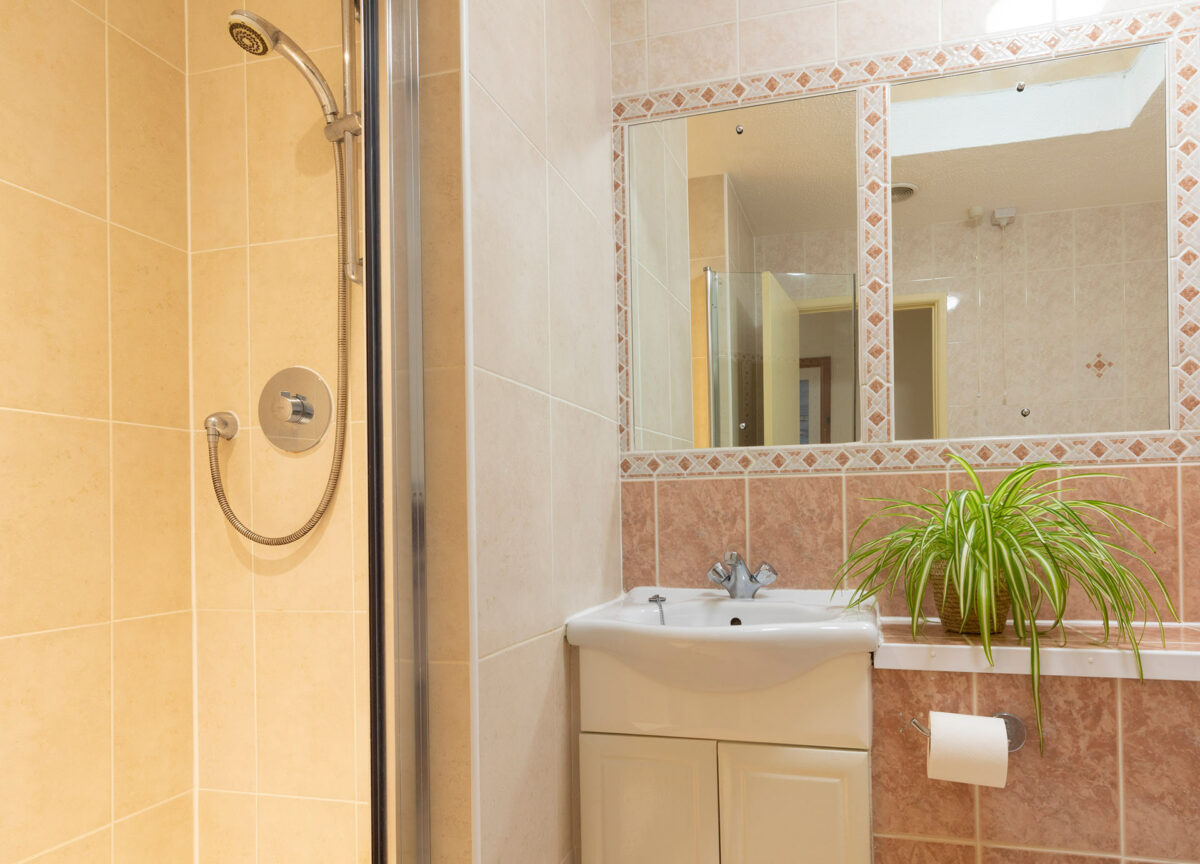 Light and airy shower in Starsurfer bungalow at Welcome Family Holiday Park