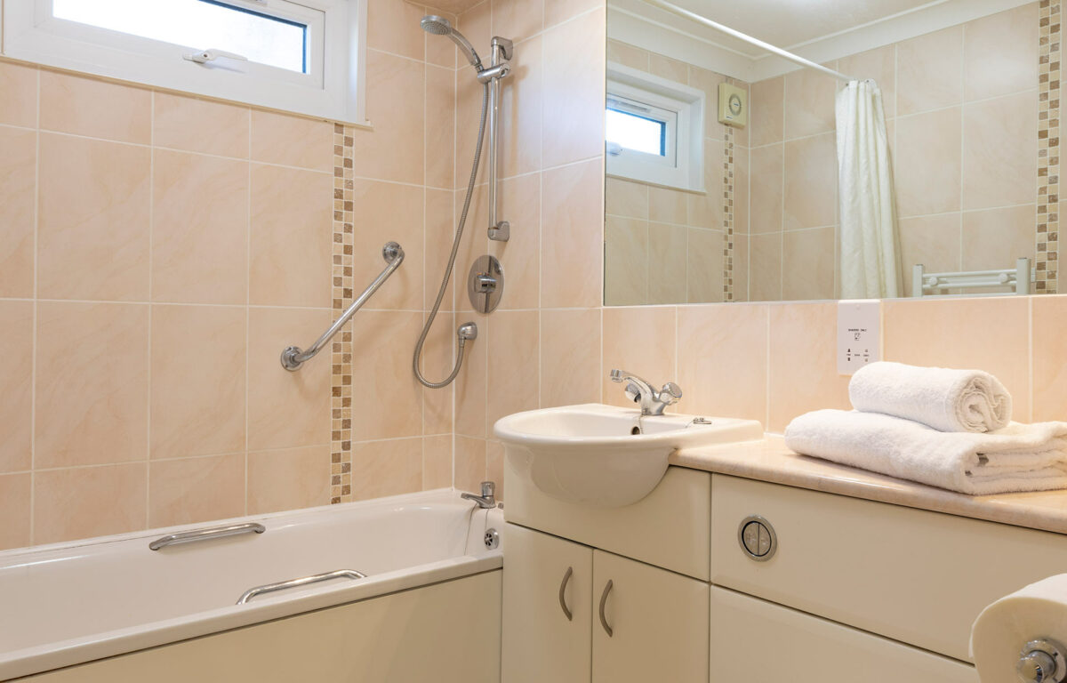 Bright and clean bathroom in the Wavesurfer bungalow at Welcome Family Holiday Park