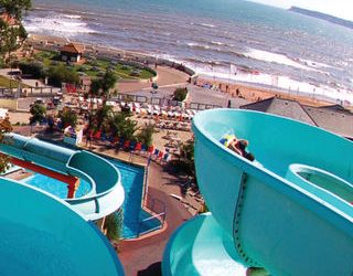 http://Splashdown%20in%20Paignton,%20water%20park%20beside%20the%20beach