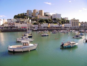 http://Torquay%20Harbourside,%20a%20view%20of%20the%20boats.