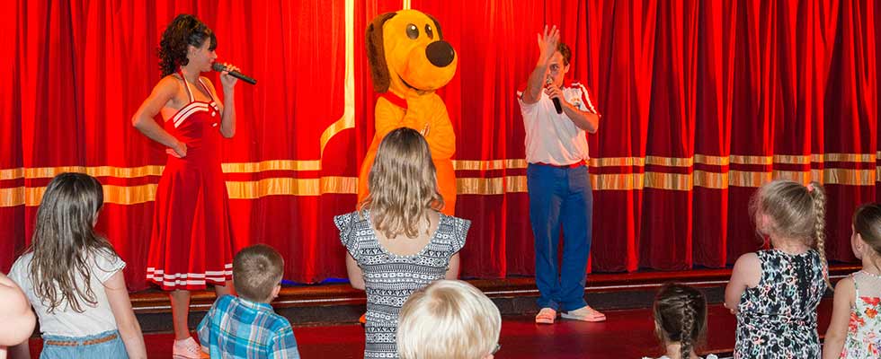Dougie Dog and the entertainers on stage for kids entertainment at Welcome family Holiday Park