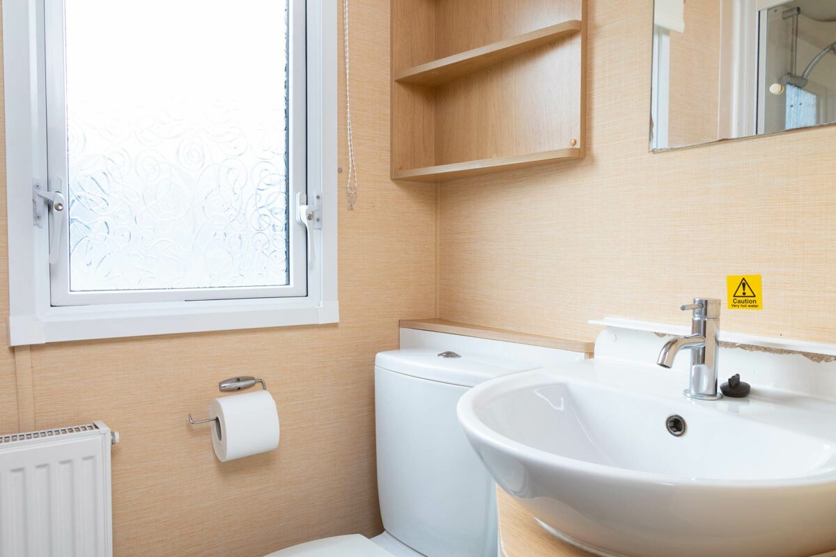 Clean and crisp ensuite in the Silver Reef at Welcome Family Holiday Park